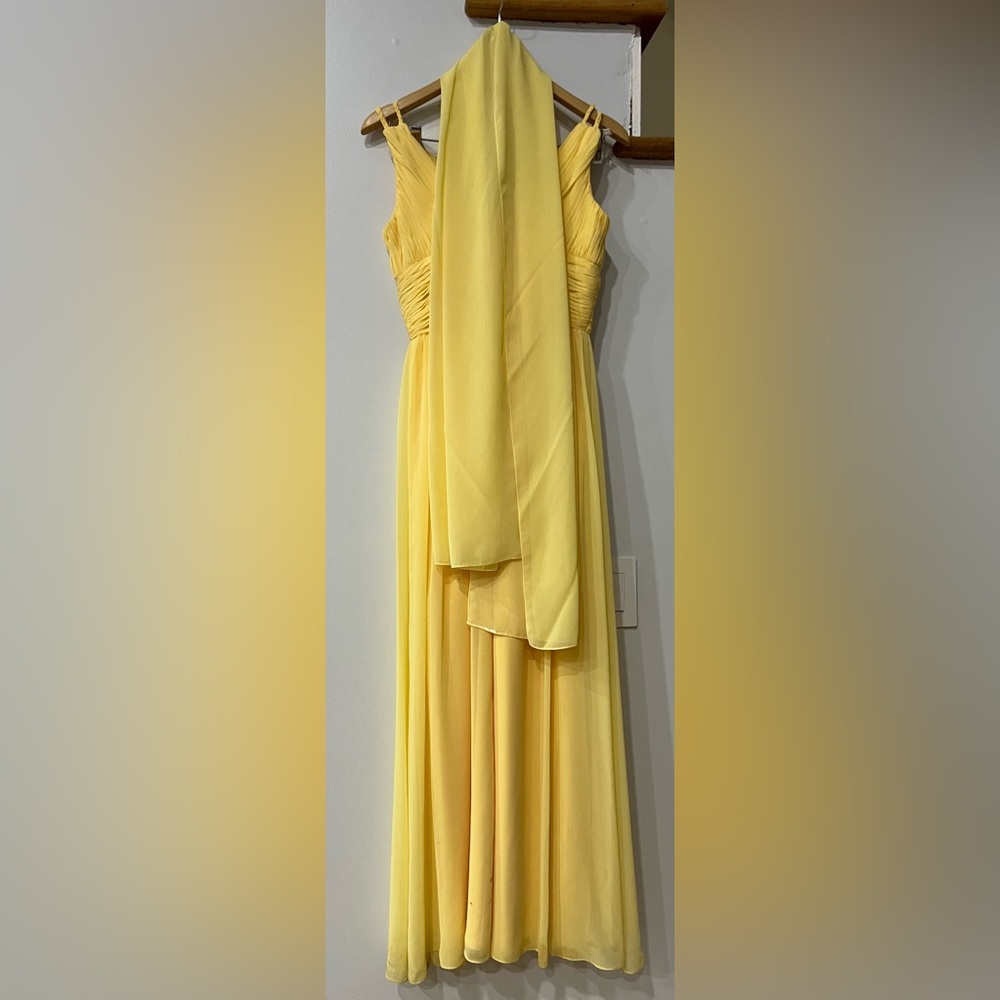 Beautiful Dress - Picture 7 of 9